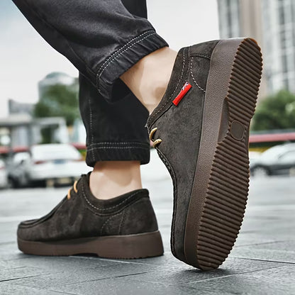 Casual shoes made of pigskin leather with non-slip rubber sole