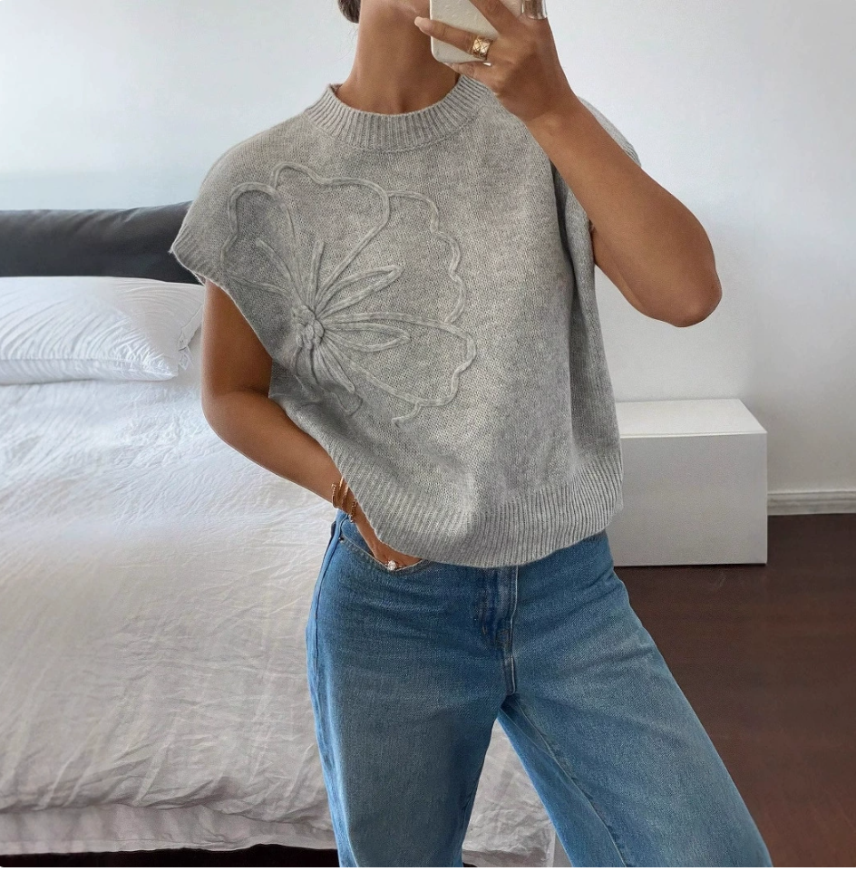 Casual short-sleeved jumper with round neck