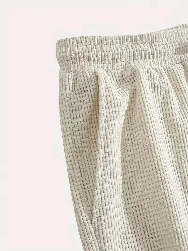 Casual shorts with drawstring waist and side pockets
