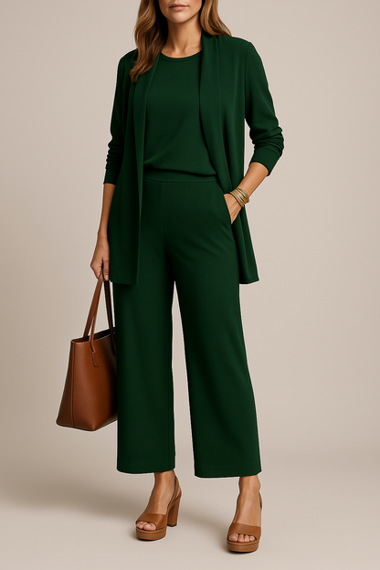 Stilvoller, eleganter Dreiteiler für Damen mit Blazer, Oberteil und Hose