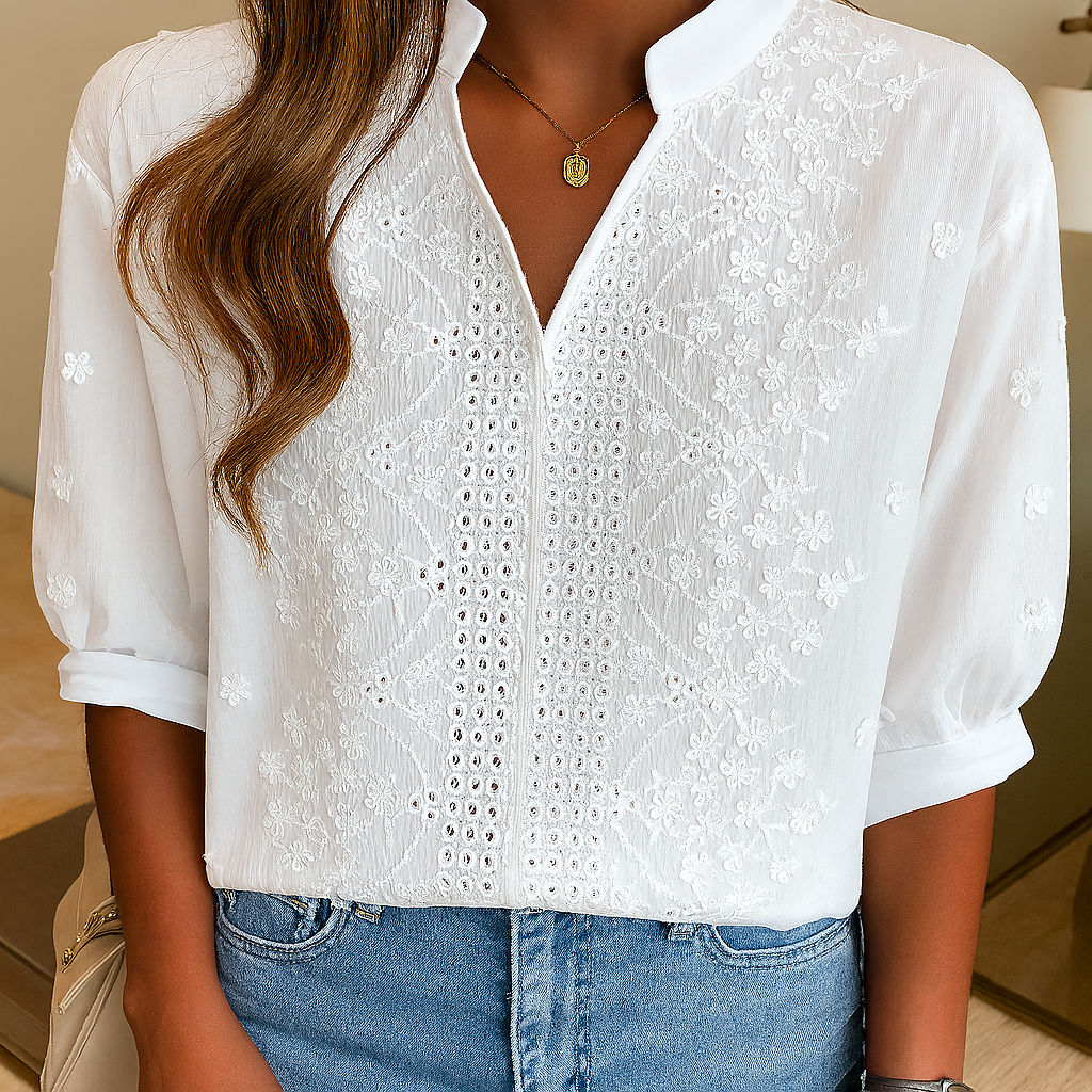 Blusa blanca de encaje con escote en V
