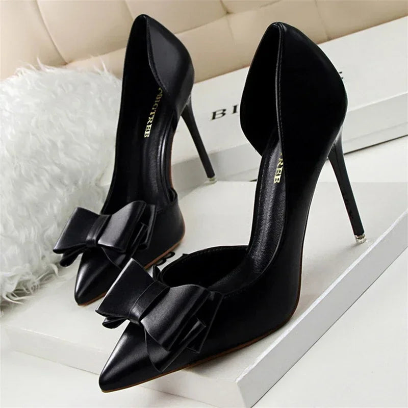Chic Pumps with Bow Detail and Pointed Toe