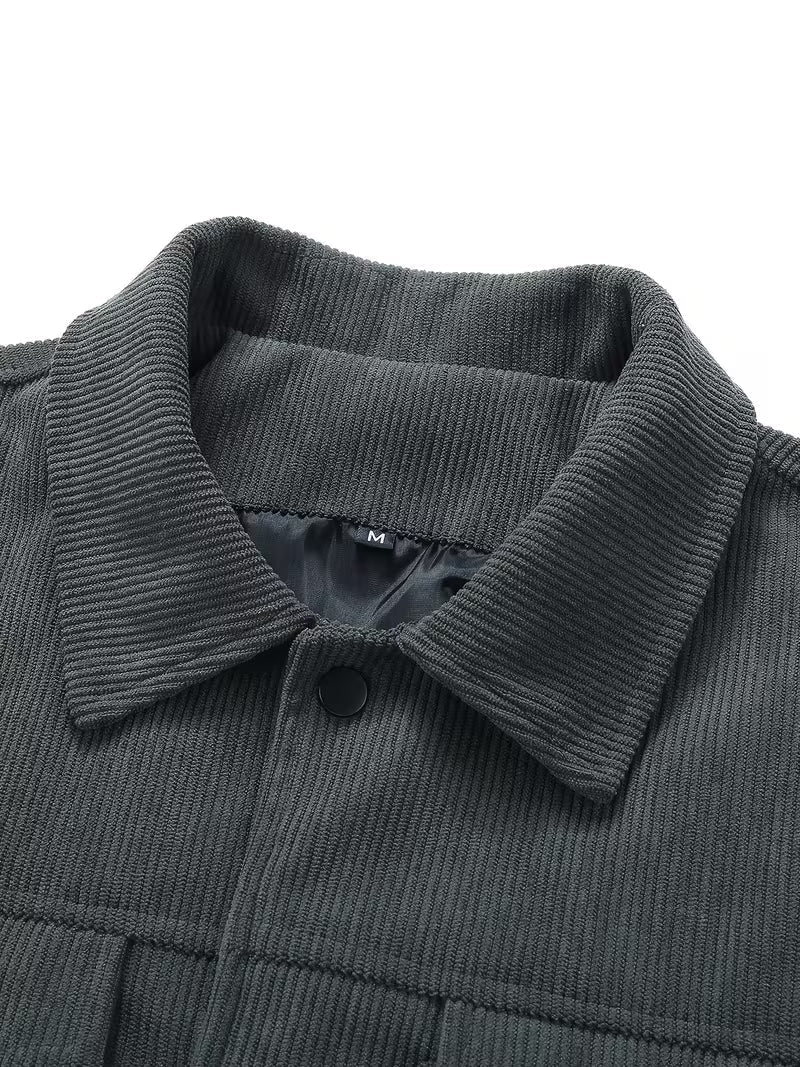 Corduroy jacket with two chest pockets and classic collar