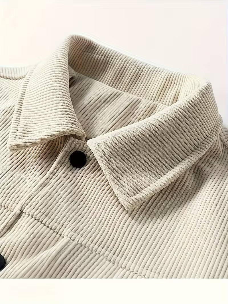 Corduroy jacket with two chest pockets and classic collar