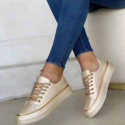 Sapatilhas de plataforma para senhora com detalhes dourados e atacadores