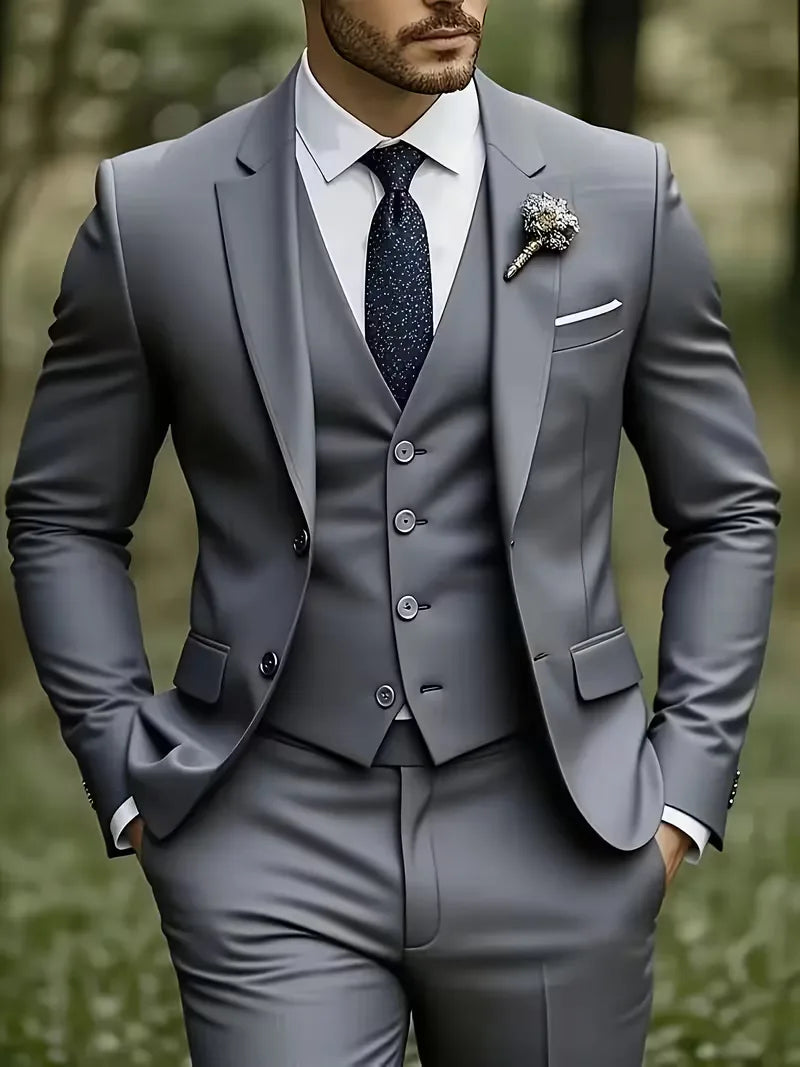 Costume trois pièces pour homme, coupe slim et finition brillante