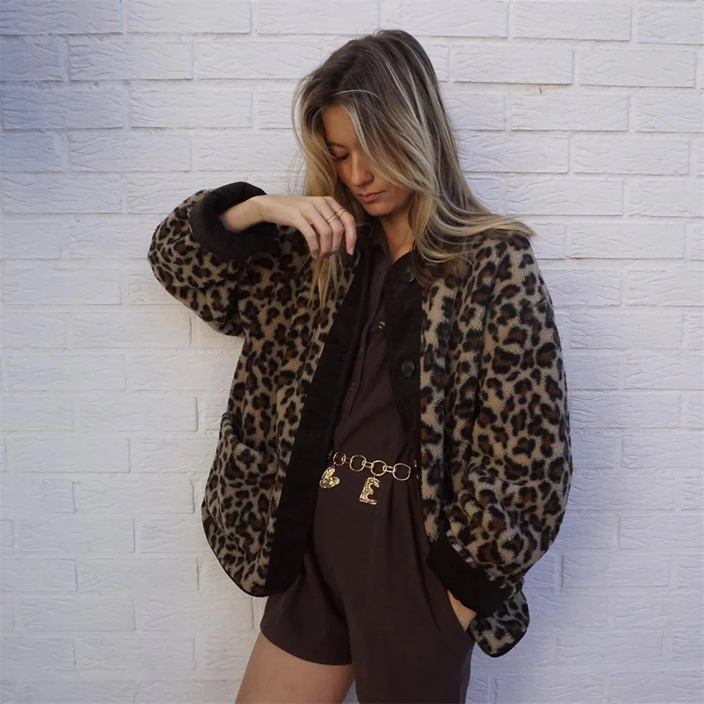 Dyosa - Stylish coat with leopard print for women