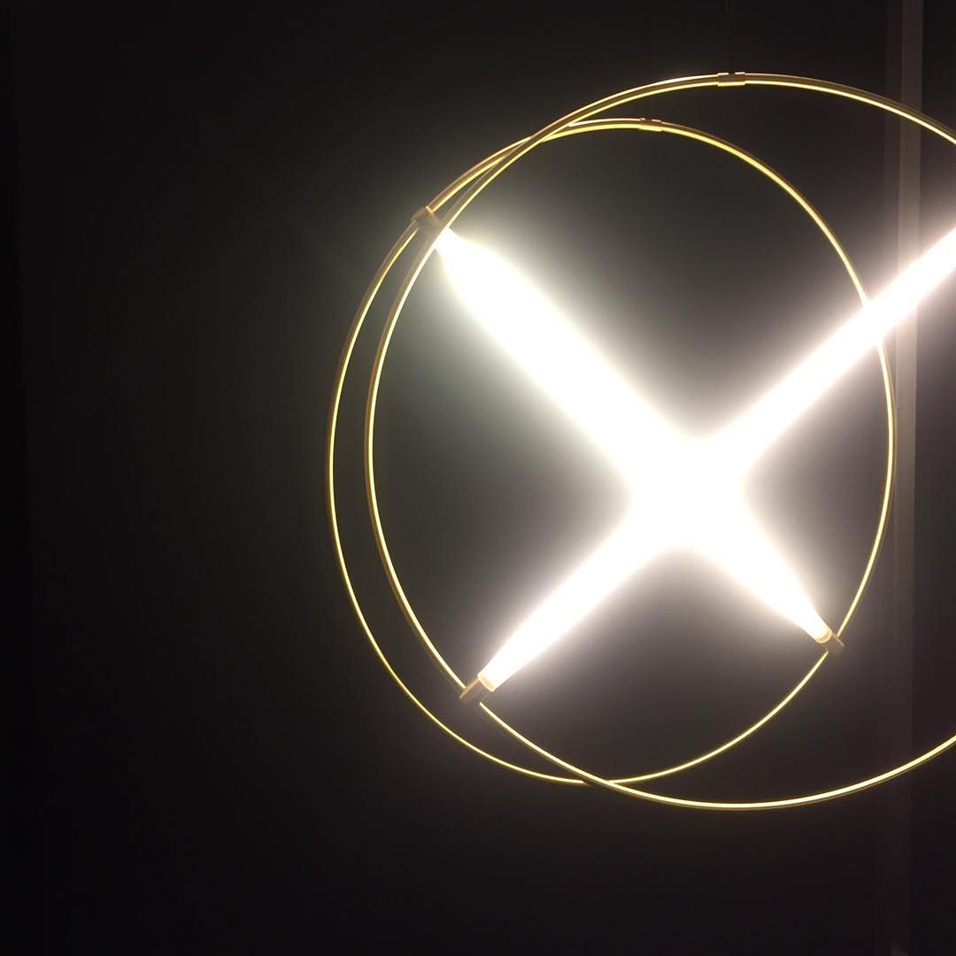 Moderne skandinavische Pendelleuchte mit LED und luxuriöser Oberfläche