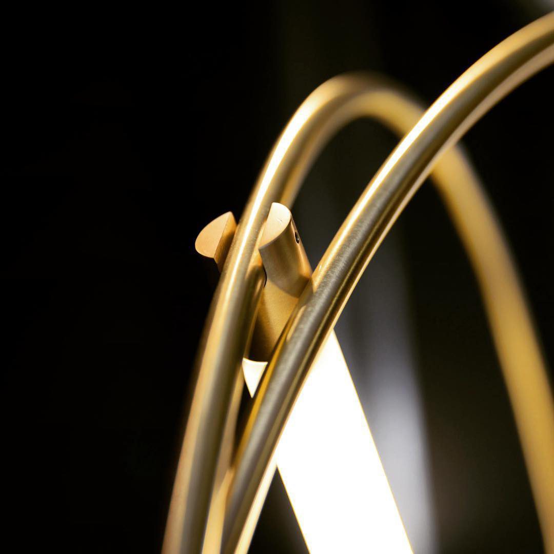 Moderne skandinavische Pendelleuchte mit LED und luxuriöser Oberfläche