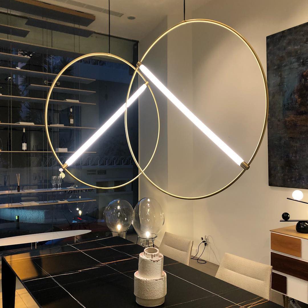 Moderne skandinavische Pendelleuchte mit LED und luxuriöser Oberfläche