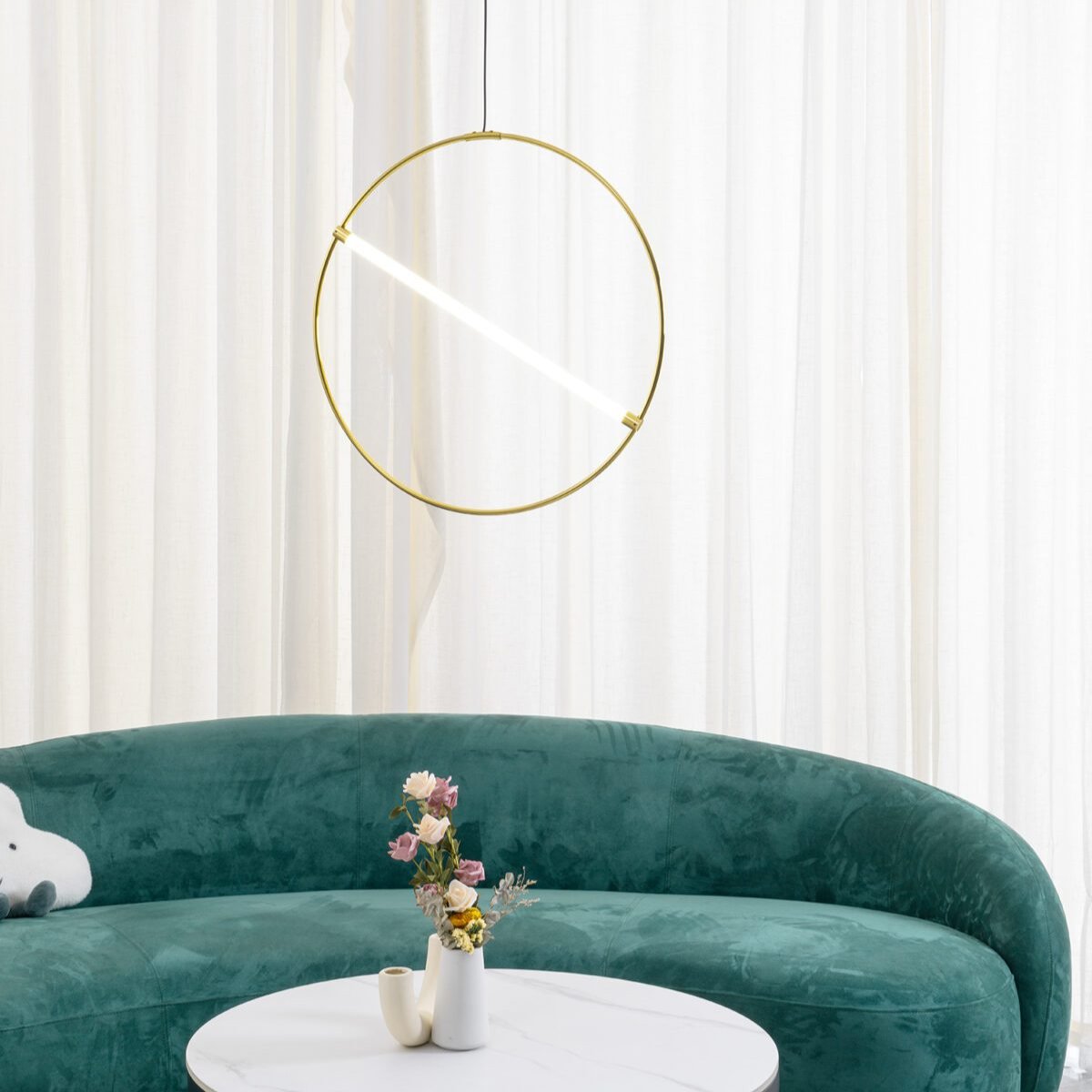 Moderne skandinavische Pendelleuchte mit LED und luxuriöser Oberfläche