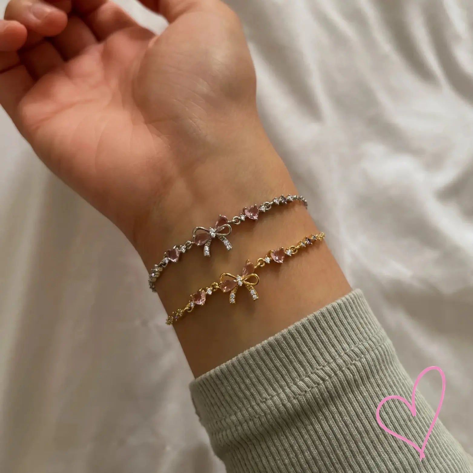 Elegant Bracelet with Bow Detail and Pink Crystals