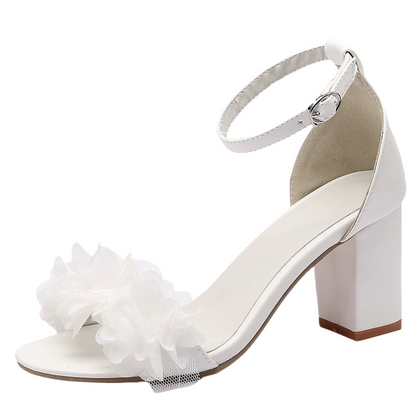 Elegant Heeled Sandals with Adjustable Strap