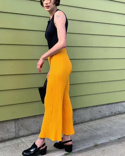 Elegant Orange Pants with Comfortable Fit and Stylish Look