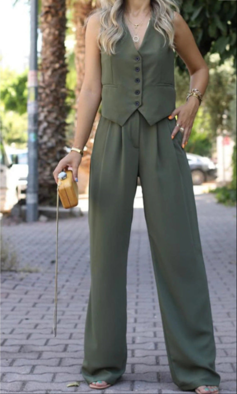 Elegant Sleeveless Blazer Suit for Women