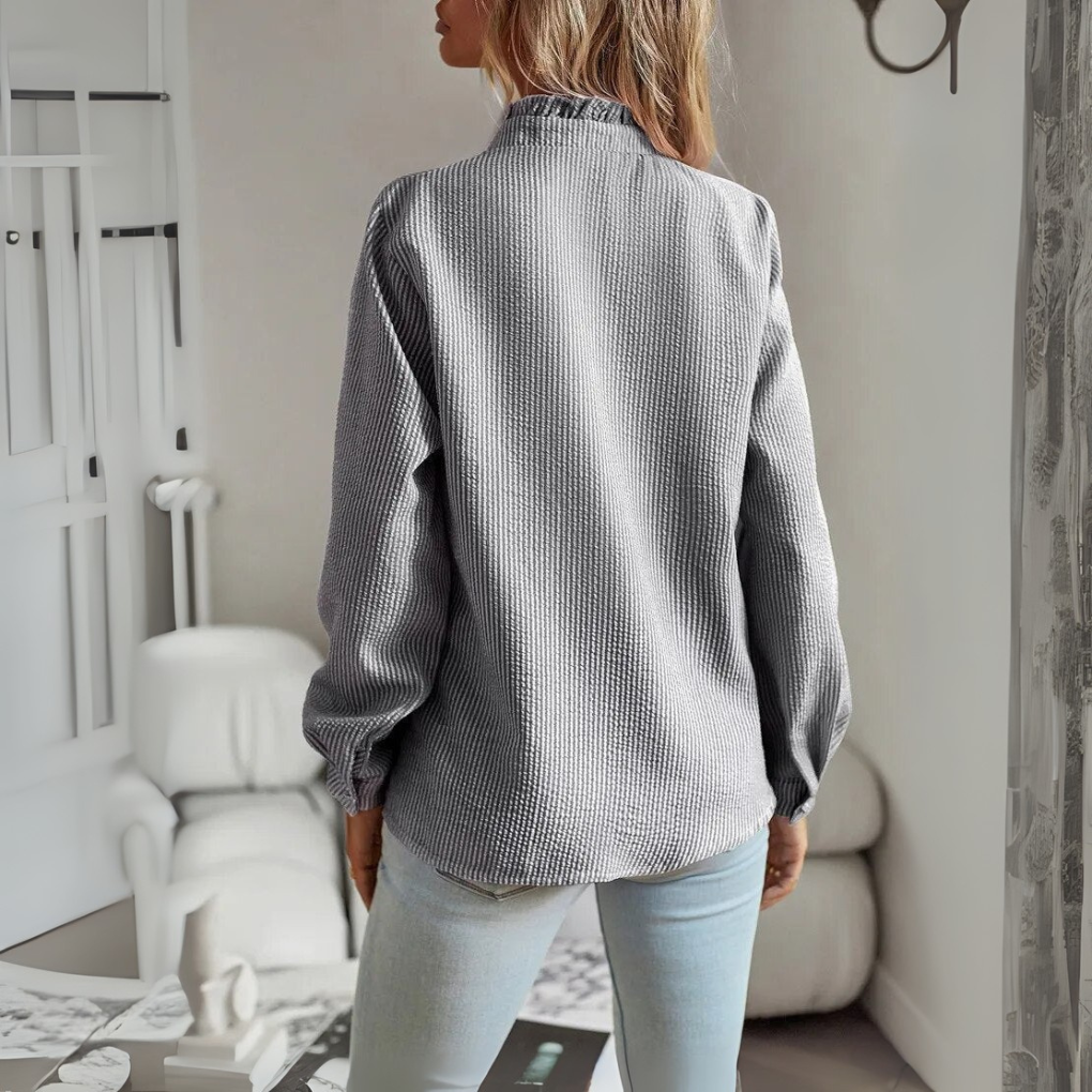 Elegant blouse with long sleeves