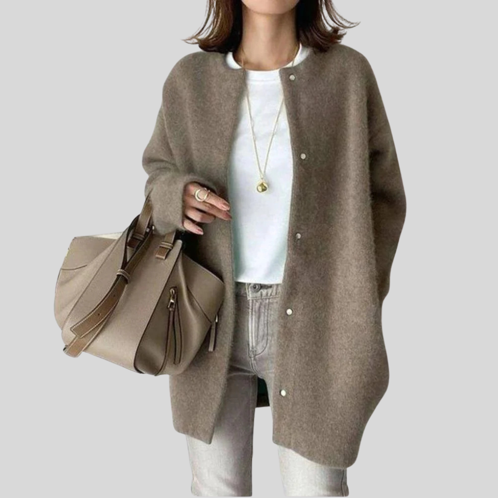Elegant cardigan – refined knitted layer