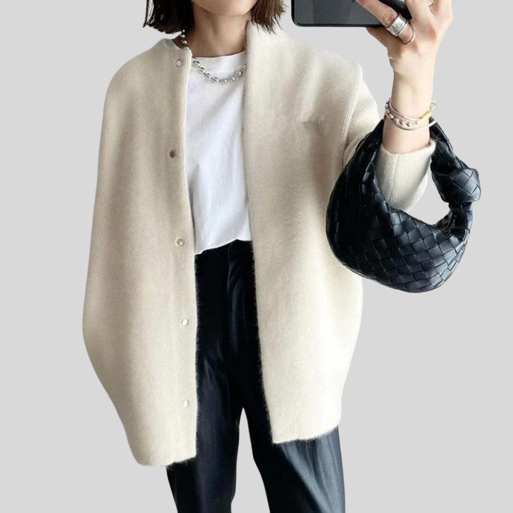 Elegant cardigan – refined knitted layer