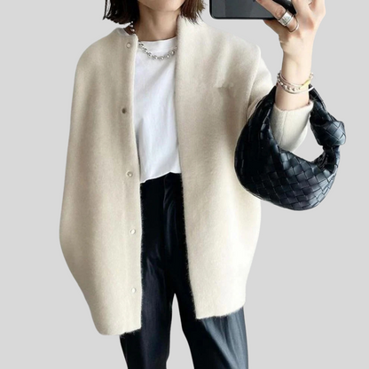 Elegant cardigan – refined knitted layer