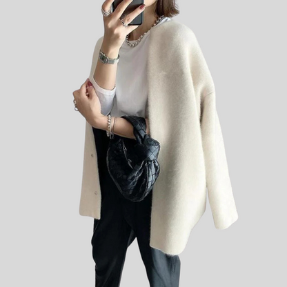 Elegant cardigan – refined knitted layer