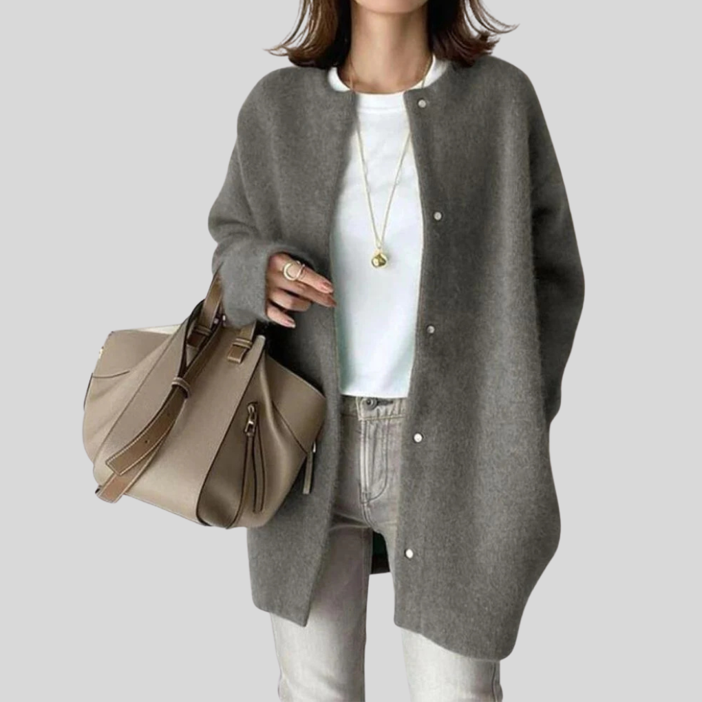 Elegant cardigan – refined knitted layer
