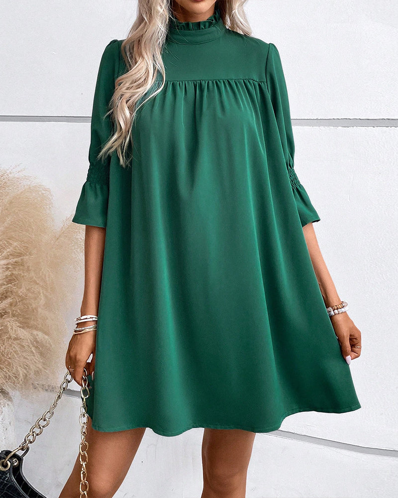 Elegant dress with a high collar in a solid colour