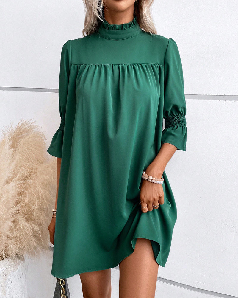 Elegant dress with a high collar in a solid colour