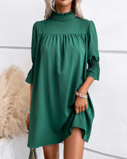 Elegant dress with a high collar in a solid colour