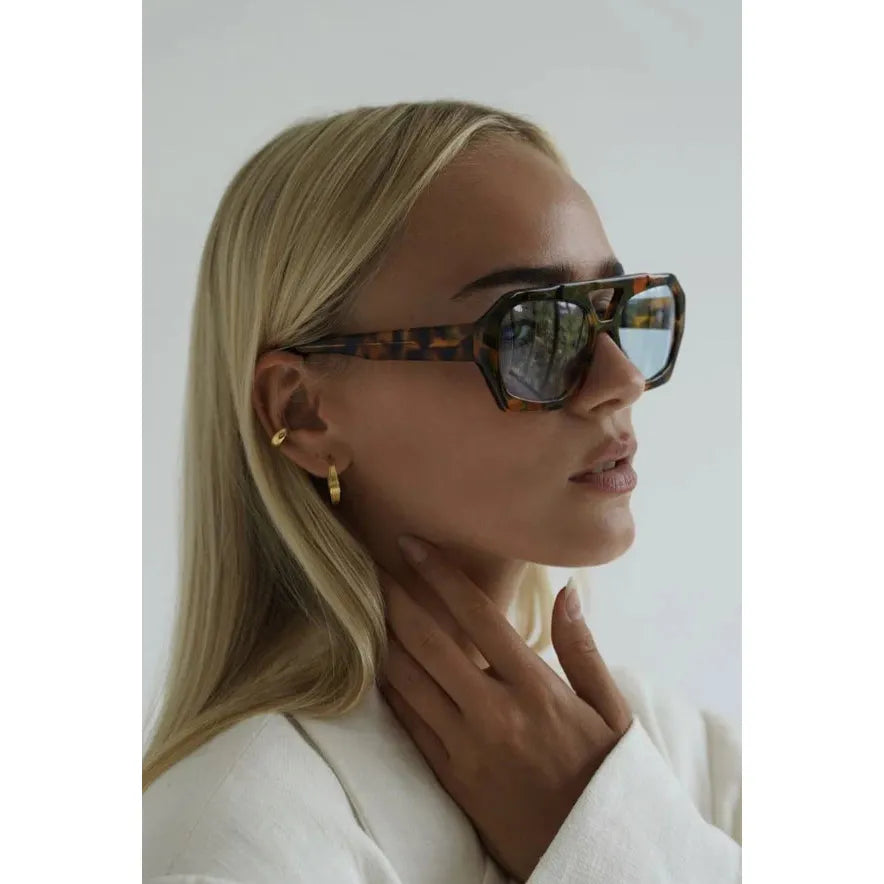 Elegant sunglasses for women
