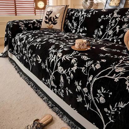 Elegant throw blanket with floral pattern and fringes