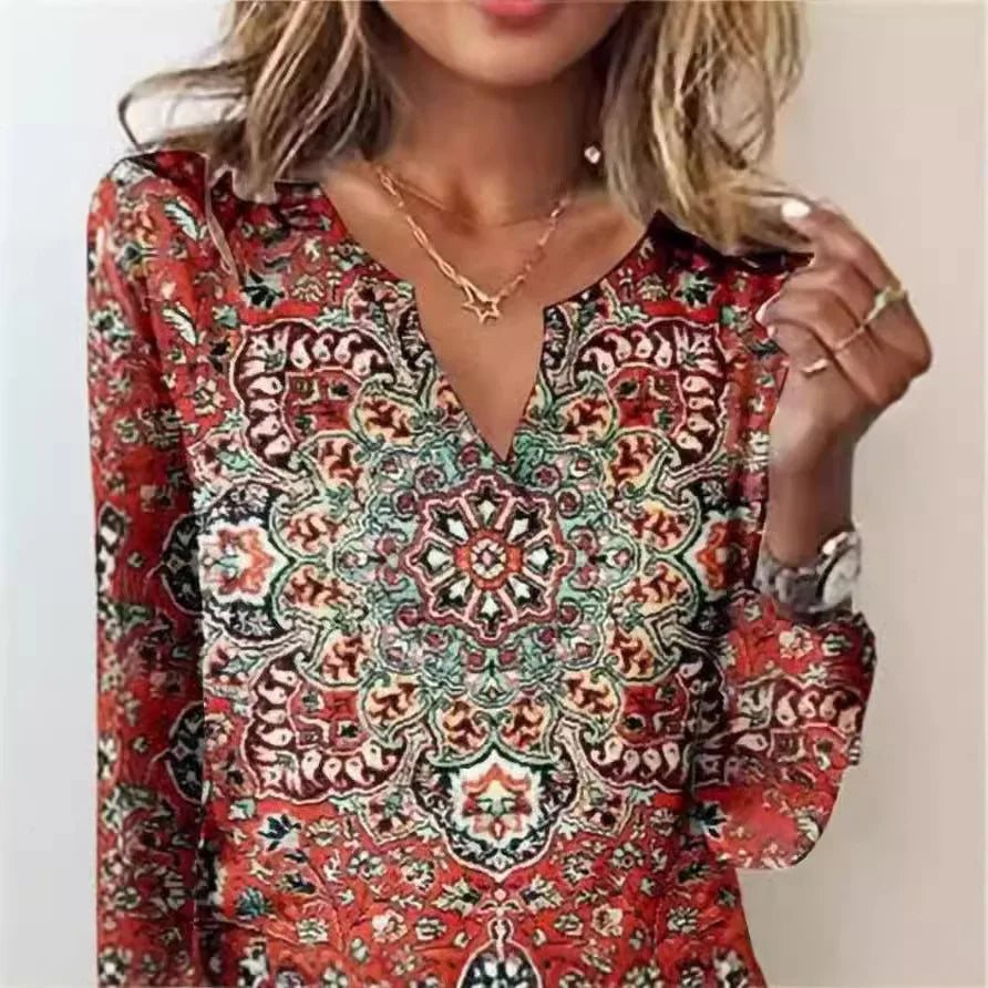 Elina – Spring T-Shirt with Tie-Dye Print and Elegant V-Neck
