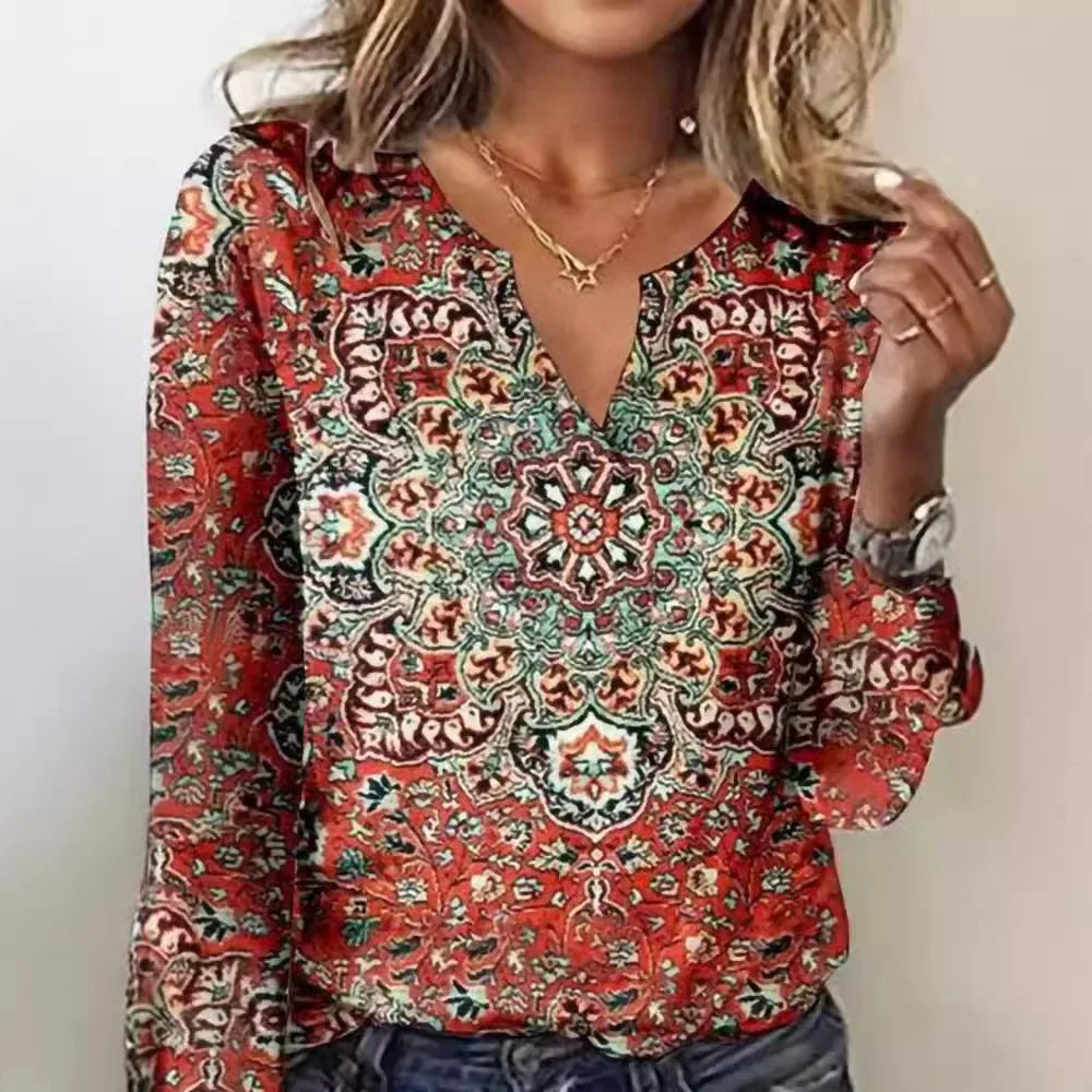 Elina – Spring T-Shirt with Tie-Dye Print and Elegant V-Neck