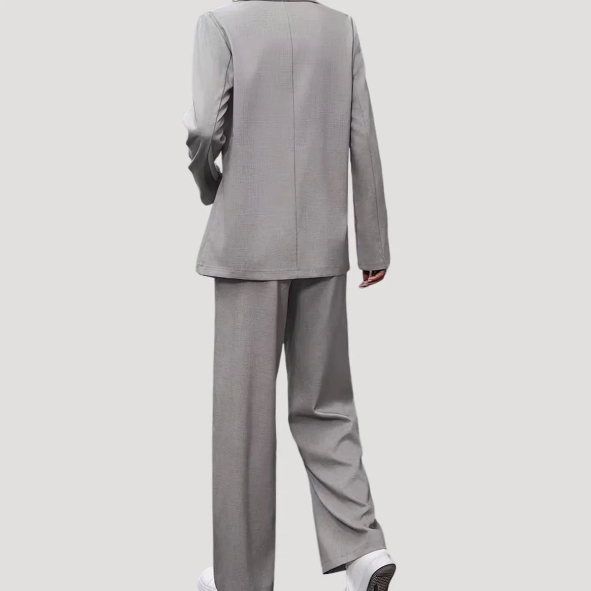 Ladies Timeless Double-Breasted Suit with Blazer and Wide Trousers