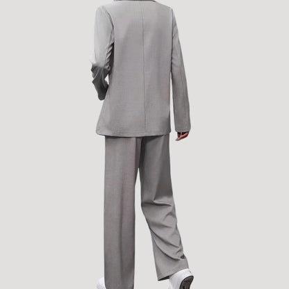 Ladies Timeless Double-Breasted Suit with Blazer and Wide Trousers