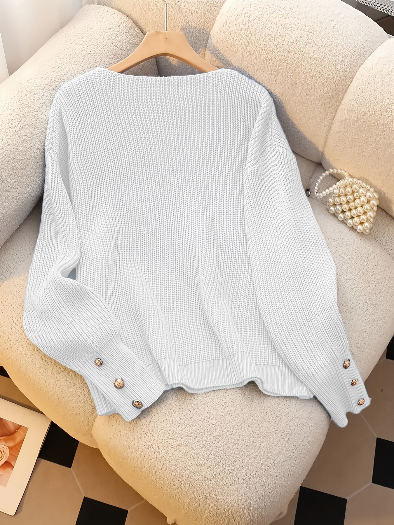 Emma | Elegant V-neck knitted jumper with long sleeves