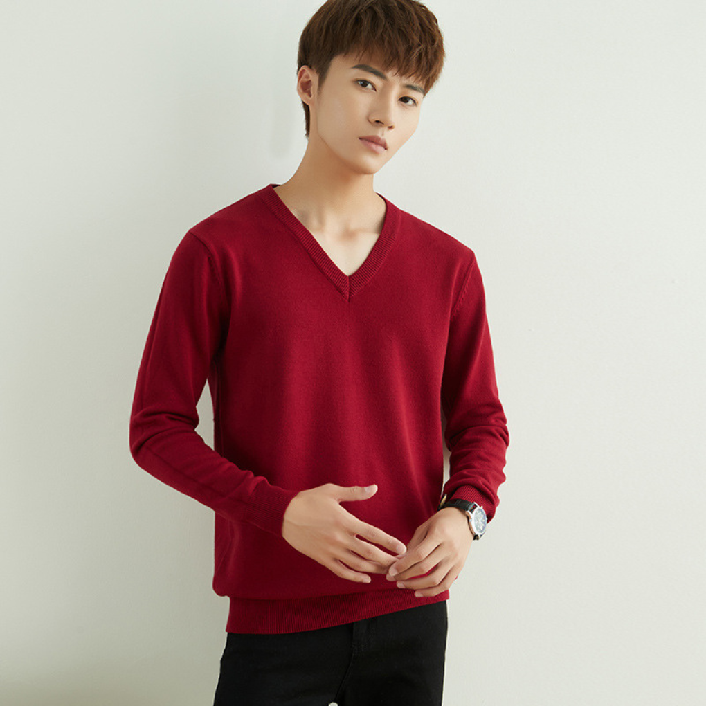 Gestrickter Pullover mit V-Ausschnitt