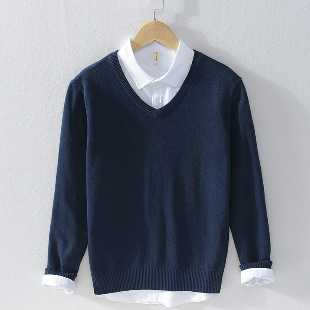 Gestrickter Pullover mit V-Ausschnitt