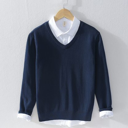 Gestrickter Pullover mit V-Ausschnitt