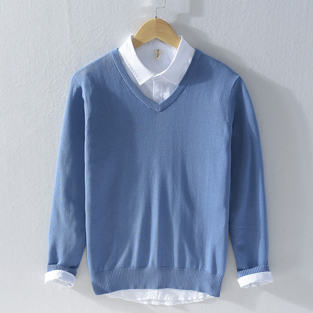 Gestrickter Pullover mit V-Ausschnitt