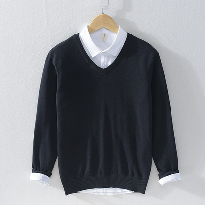 Gestrickter Pullover mit V-Ausschnitt