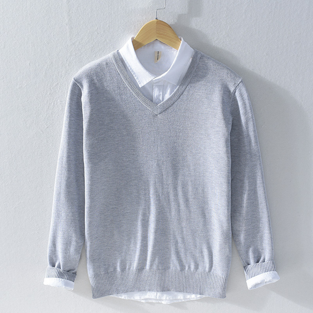 Gestrickter Pullover mit V-Ausschnitt