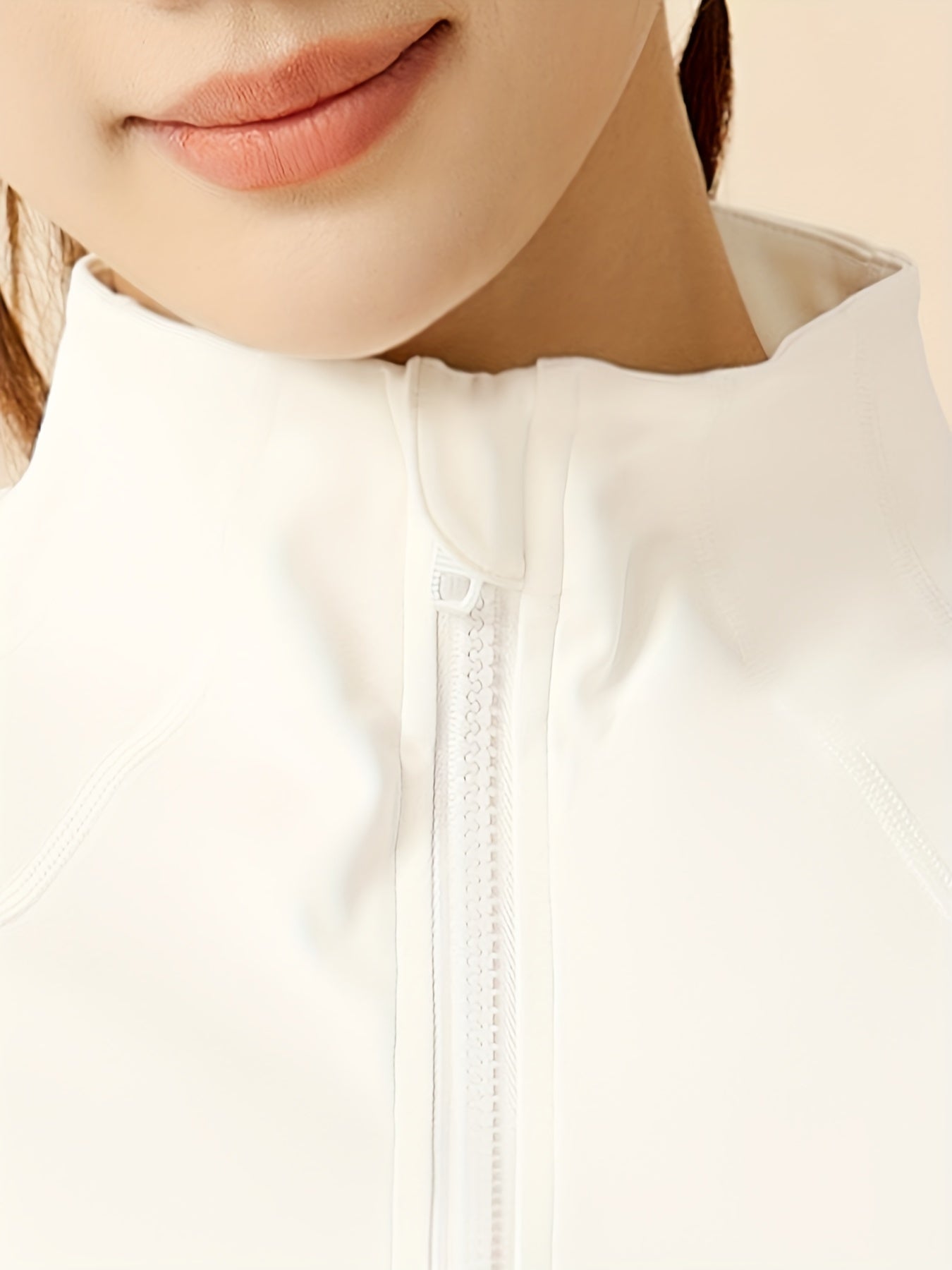 Eva | Cropped sports jacket with breathable fabric and stand-up collar