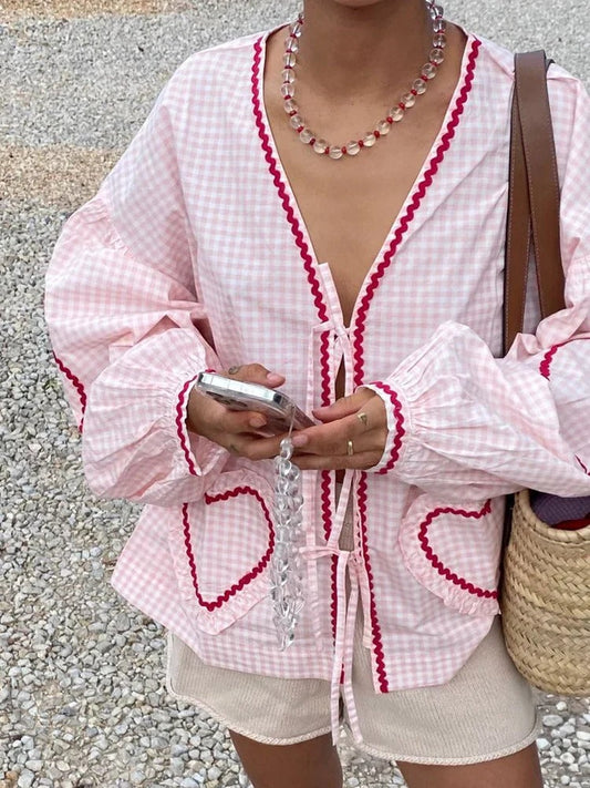 Blusa elegante a cuadros con encaje y bolsillos en forma de corazón - Lilly