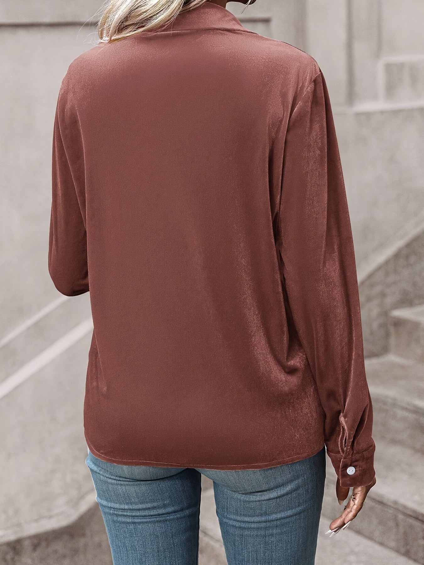 Femke | Blouse with Double Pockets and Button Closure
