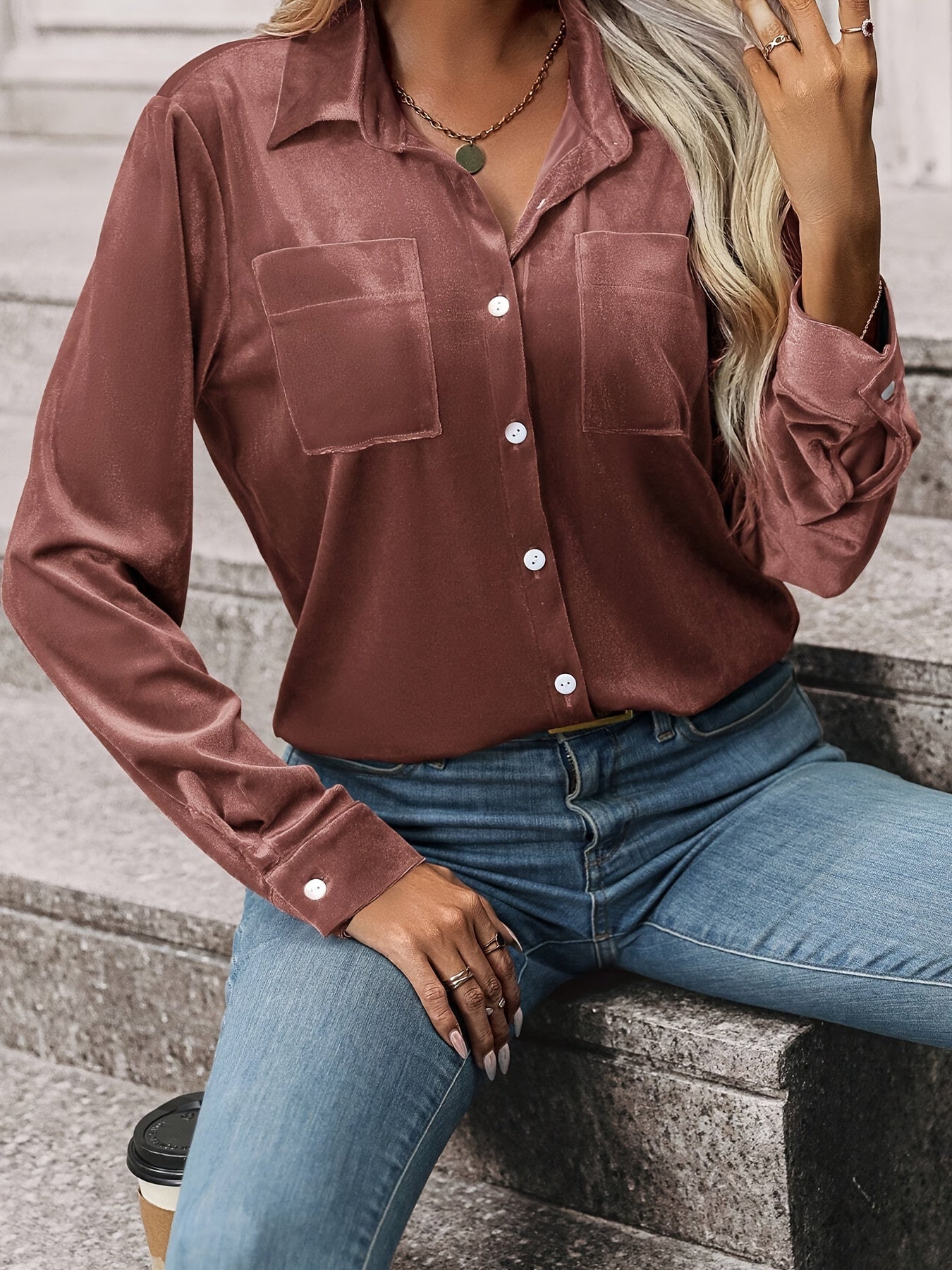 Femke | Blouse with Double Pockets and Button Closure