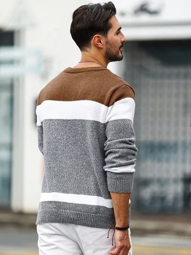 Knitted jumper with colour block design and round neck