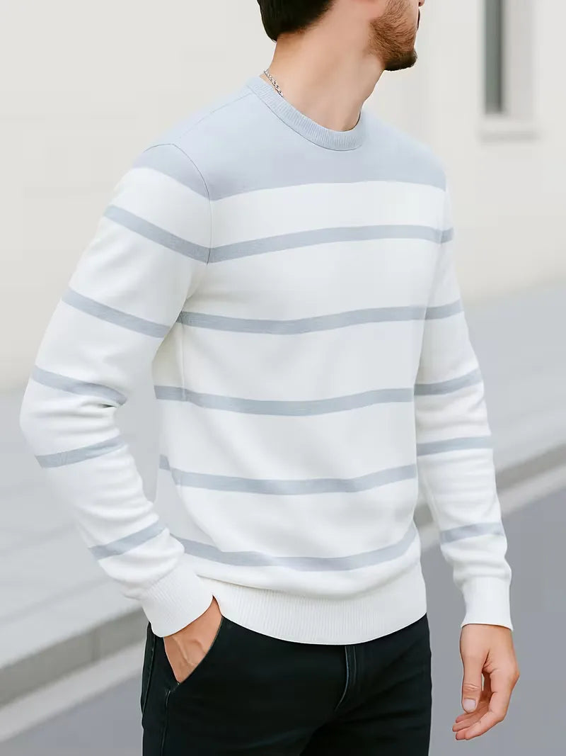 Pull rayé avec col rond et manches longues