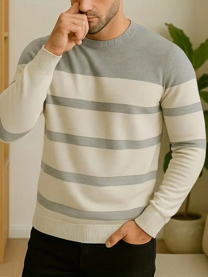 Pull rayé avec col rond et manches longues