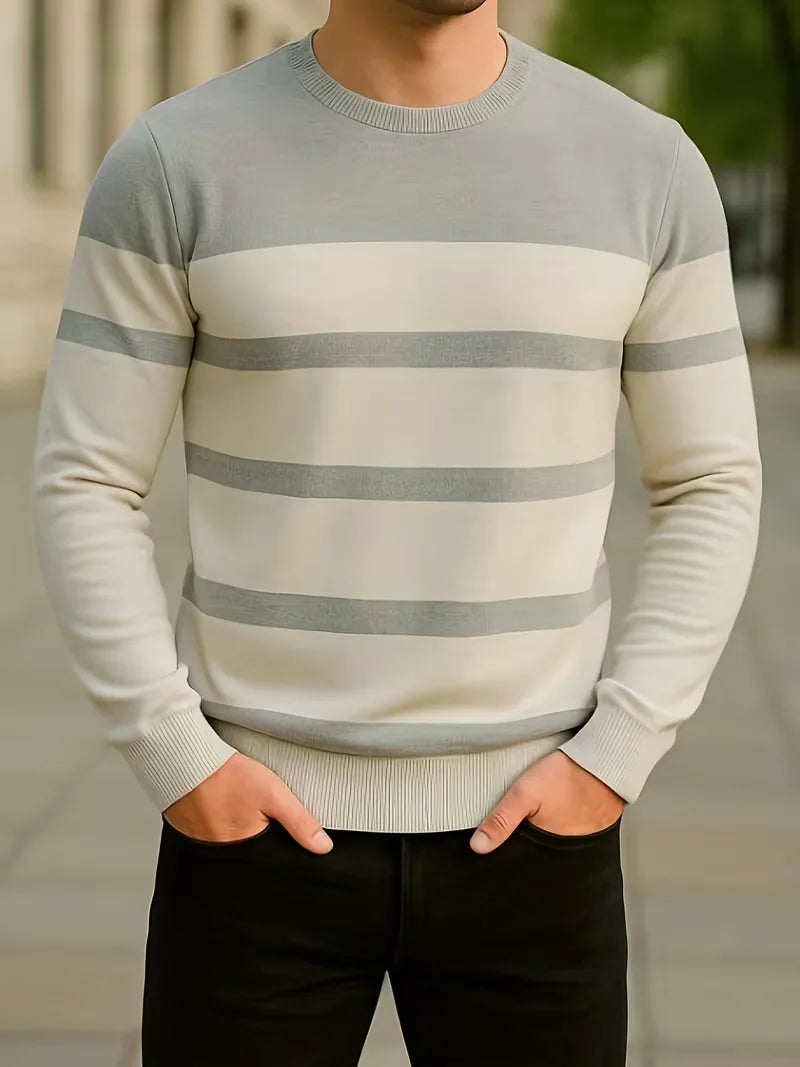 Pull rayé avec col rond et manches longues
