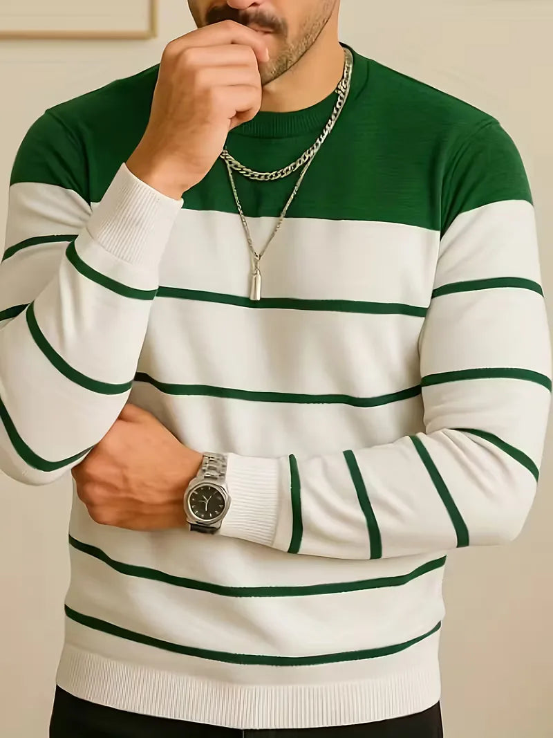 Pull rayé avec col rond et manches longues